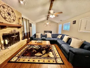 Image of Accessible Single-Story 3BR • Northern Hills • Near Hospitals, I-35 & Airport