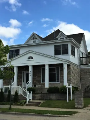 Image of Historic Building Close To Everything!