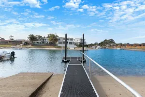 Image of Holiday House on Hibbard Canal