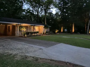 Image of The Oaks on Colonial