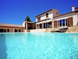Image of Villa in Provence with Infinity Pool