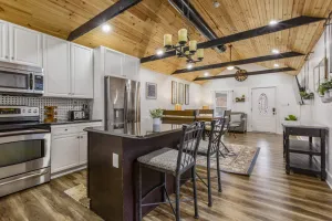 Image of Cozy 3br downtown red door house