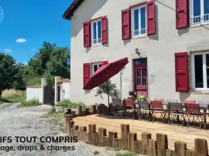 Image of Gîte spacieux avec piscine, animaux acceptés, Wi-Fi et parking privé - FR-1-496-265