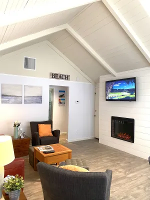 Image of Newly Remodeled Downtown Cottage. 1 block to shops, eats. 5 blks to Beach