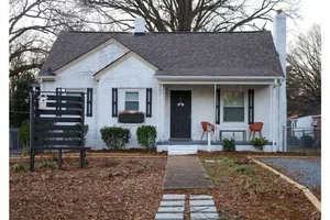 Image of Cheerful Bungalow minutes from Downtown