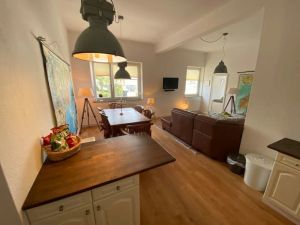 Image of Bright 3 room apartment near the university