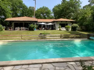 Image of Single storey villa with pool in Arcachon Gironde for 11 persons