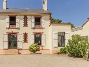 Image of Charming 3-Bed Villa with Garden, 200m from Beaches, Close to Shops, Wifi Included