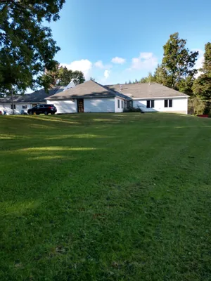 Image of Country lodge settling. In the middle of no where, close to everything.