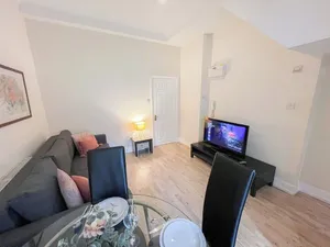 Image of Finsbury 1-bedroom flat w/ mini patio North London