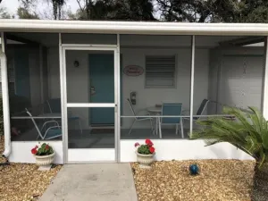 Image of C09 COTTAGE w\/ queen bed
