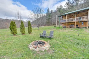 Image of Pet-Friendly Cabin w\/ Hot Tub in Daniel Boone NF