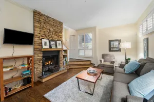 Image of HOLDIAY SALE!! Beautifully decorated home close to everything