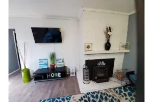 Image of Cute & Cozy Beautiful 3 bedroom home