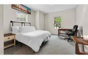 Image of Come relax in Hot Tub- 2 bd-2 bth apt escape