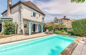 Image of 4 bedroom stunning home in Escos