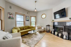 Image of Massive Unit w\/ Garage, Chef’s kitchen & office! Walk to the Lake, Downer Ave!
