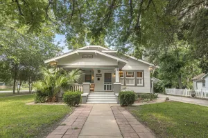 Image of \"Mary's Nest\" Bungalow in Downtown Columbus, TX