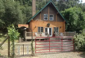 Image of Donna's Doll House located 4.5 miles from Sequoia National Park.