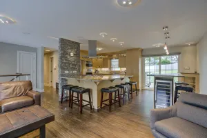 Image of NICE! NINO'S CAFE  EXECUTIVE SUITE-CHEF'S KITCHEN, AMAZING LOCATION & COZY