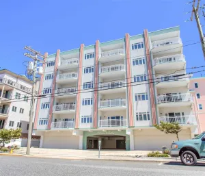 Image of 3 bedroom, 2 bath condo beach block!
