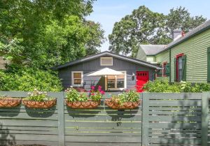 Image of Quiet and safe Uptown house steps from Audubon Zoo and shopping on Magazine