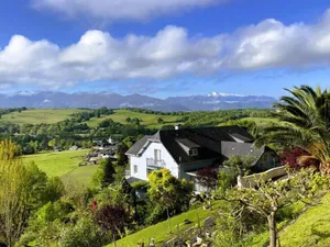 Image of Le Belvue, a relaxing stay with a view of the Pyrenees mountain range