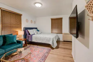 Image of Cozy Modern Studio 3 minutes from Downtown