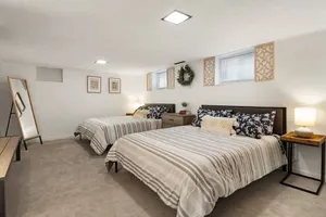 Image of Springfield · 5Queens+1TwinFuton: East Peoria-Perfect for Lrg Groups