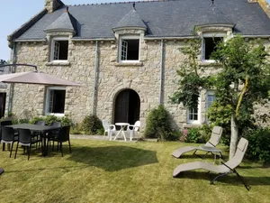 Image of House 10 and 15 minutes walk from the beaches, Golf and the center, WIFI, Swing
