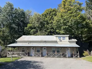 Image of Sunnyside Apartment #2, 1 of 3 - 1\/2 mile to Dreams Park gate, pool