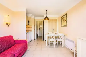 Image of Maison climatisée 5 pers avec terrasse, parking, WiFi, et équipements complets dans quartier calme - FR-1-382-129