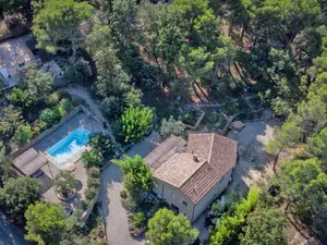 Image of 2 gîtes with airco and heated pool 1km from Faucon