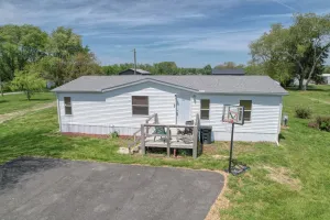 Image of Peaceful living just outside of town