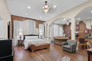 Image of Crossroads Loft:  Steps from Rt. 66 & Carthage Square
