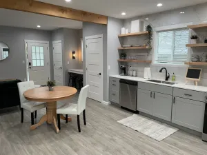 Image of Modern Downtown Studio - FullyRenovated 1bed\/1bath