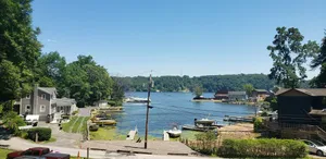 Image of Relaxing waterfront cottage on Irondequoit Bay