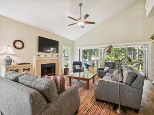 Image of 11 Beachside ~ Pup Friendly Home, Across from Salty Dog and South Beach Marina