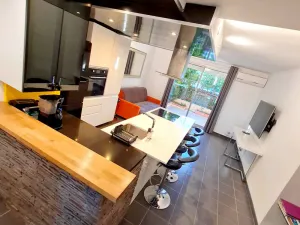 Image of Ground-Floor Apartment with AC, Wi-Fi, Parking, and Garden - 100m From Beaches