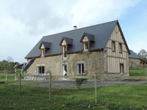 Image of Charming Restored Cottage with Large Garden, Near Hiking Trails, Pet-Friendly, WiFi, and More!