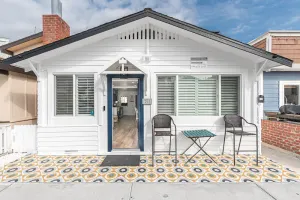 Image of Updated 2Br Vintage Cottage In Central Location Near Beach By Beachview Rentals