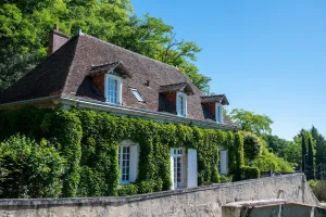 Image of Luxury House on the Chateau des Ormeaux's park.