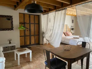 Image of Country property on the outskirts of Arles