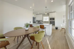 Image of 5 min walk from UOP & Miracle Mile- Updated home with master suite!