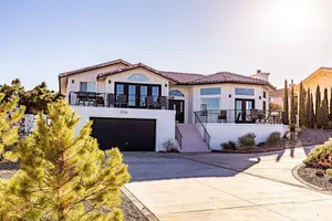 Image of Large Lake View Vacation Home: Overlooks Lake Powell, Near Horseshoe Bend