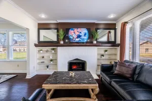 Image of 3 BR Spacious and Stylish Home Near Downtown