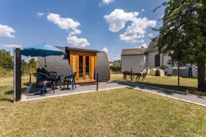 Image of Campingpod Auf Der Alpakawiese