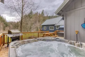 Image of Riverbend Retreat 3 - Riverfront, Hot Tub, BBQ Pet Friendly