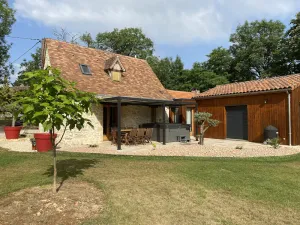 Image of Characteristic stone gîte with Jacuzzi near Rocamadour and Gouffre de Padirac