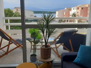 Image of Superbe T2 Climatisé avec Terrasse - 4 Pers, Ascenseur, Parking Privé, à 400m de la Plage - FR-1-727-15